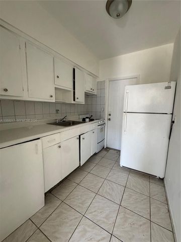 800 83rd St, Miami Beach, FL 33141