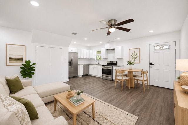 1056 North Lane A, Houston, TX 77088