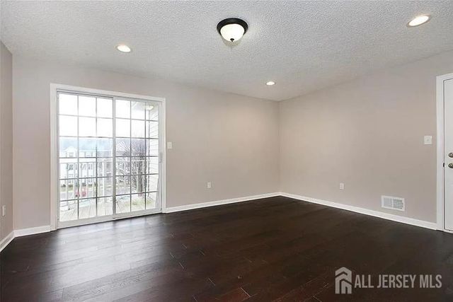 155 DARWIN Lane, North Brunswick, NJ 08902