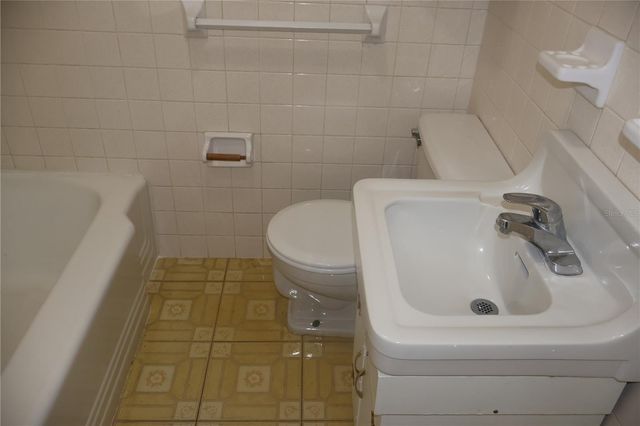 3815 W DE LEON STREET, Tampa, FL 33609