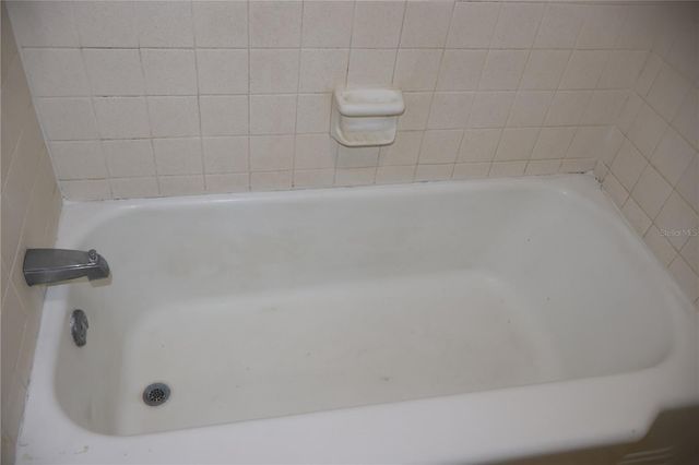 3815 W DE LEON STREET, Tampa, FL 33609