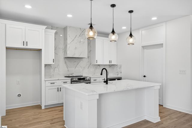 189 Eastbrook Drive, Woodruff, SC 29388