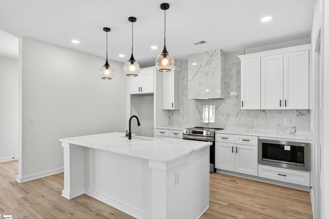 189 Eastbrook Drive, Woodruff, SC 29388
