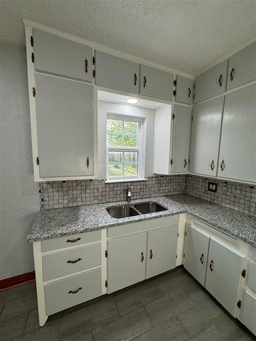 774 NW 16th St, Lawton, OK 73507