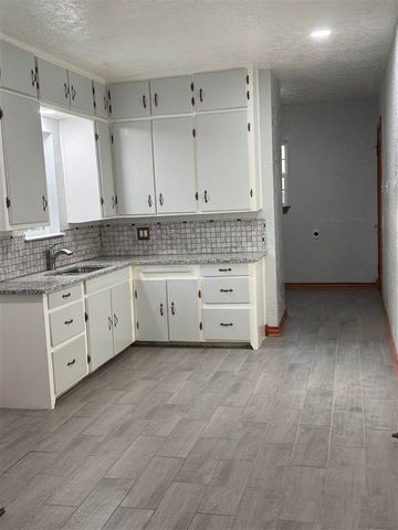 774 NW 16th St, Lawton, OK 73507