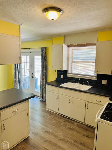 208 Forrest, Newport, AR 72112