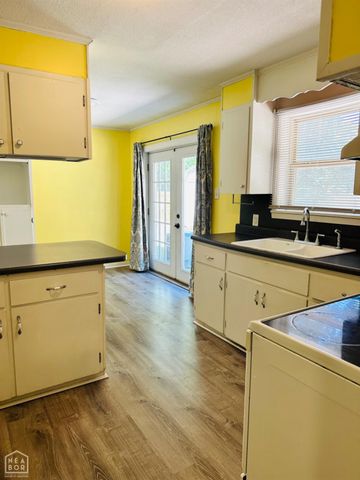 208 Forrest, Newport, AR 72112