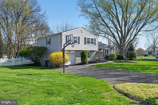 100 MICHAEL RD, Southampton, PA 18966