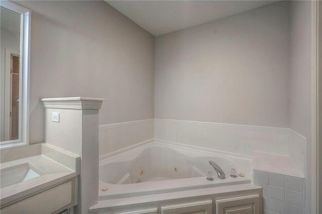 13567 W 58th Terrace, Shawnee, KS 66216