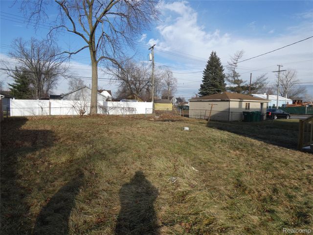 81 Fessenden Street, Mt. Clemens, MI 48043