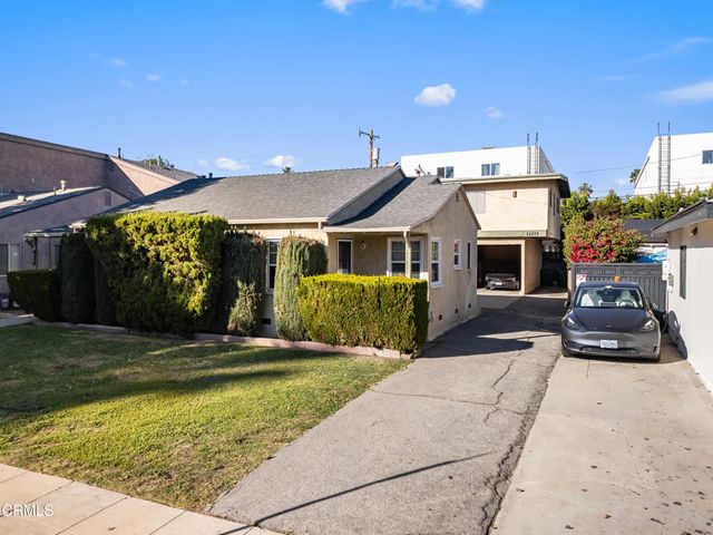 11471 Cumpston Street, Los Angeles, CA 91601