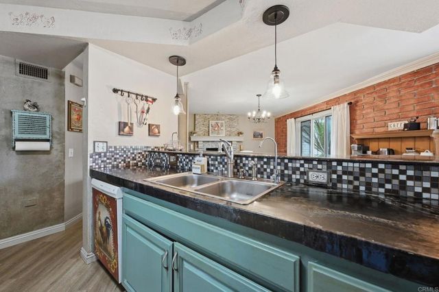 10190 Rayford Drive, Escondido, CA 92026
