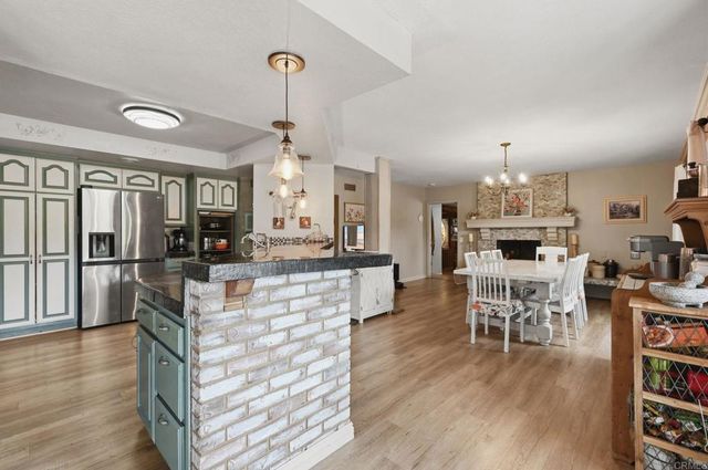 10190 Rayford Drive, Escondido, CA 92026