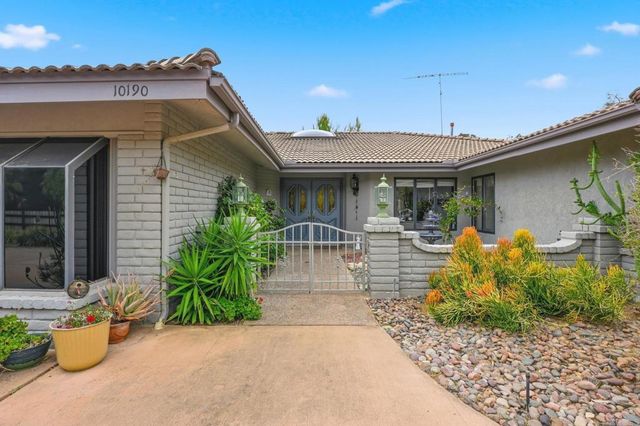 10190 Rayford Drive, Escondido, CA 92026