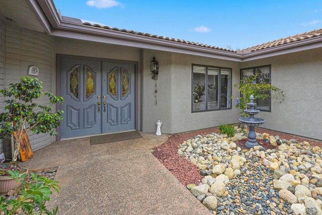 10190 Rayford Drive, Escondido, CA 92026
