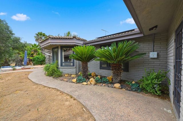 10190 Rayford Drive, Escondido, CA 92026