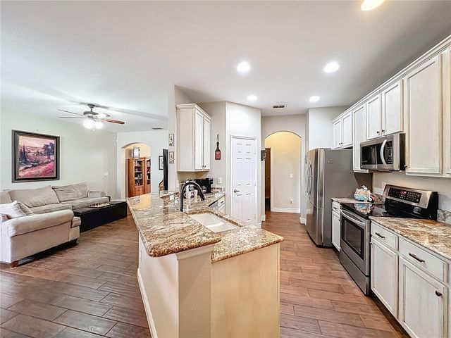 5218 SMOKEY WATER LANE, Oviedo, FL 32765