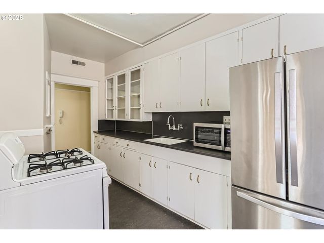 2167 Sw YAMHILL St, Portland, OR 97035