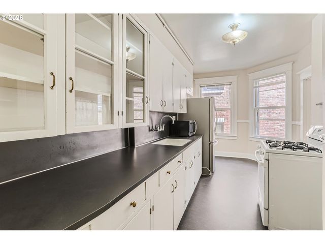 2167 Sw YAMHILL St, Portland, OR 97035