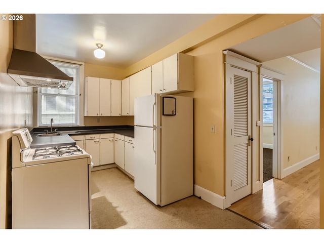 2167 Sw YAMHILL St, Portland, OR 97035