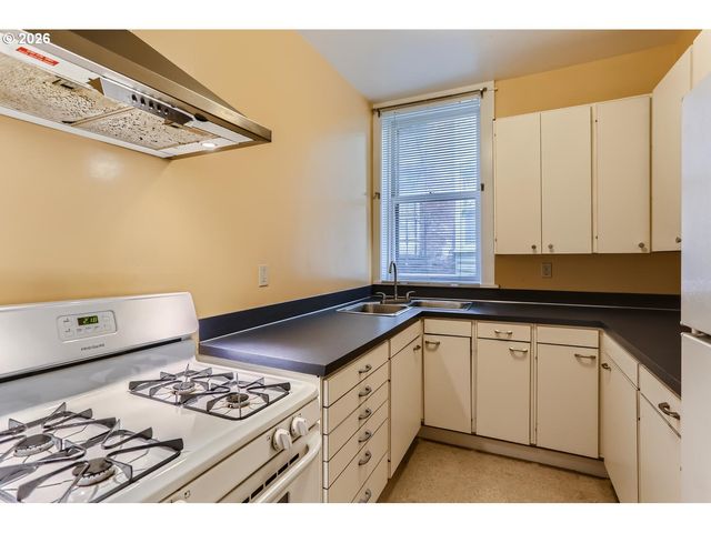 2167 Sw YAMHILL St, Portland, OR 97035