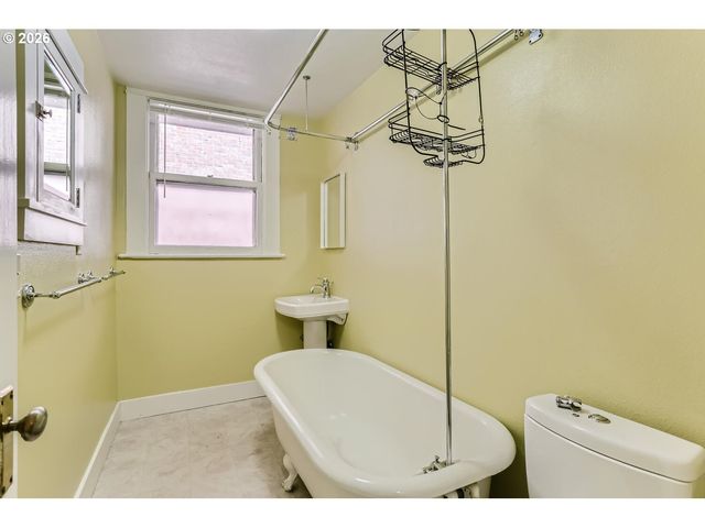 2167 Sw YAMHILL St, Portland, OR 97035