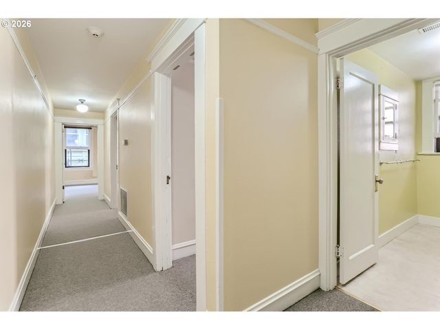 2167 Sw YAMHILL St, Portland, OR 97035