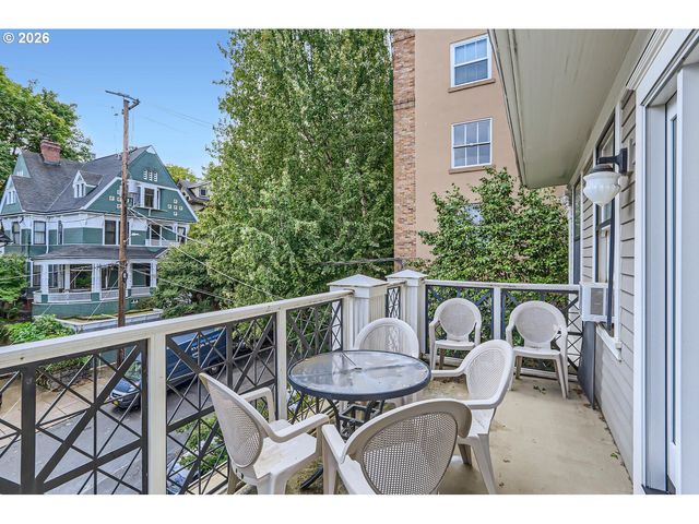 2167 Sw YAMHILL St, Portland, OR 97035
