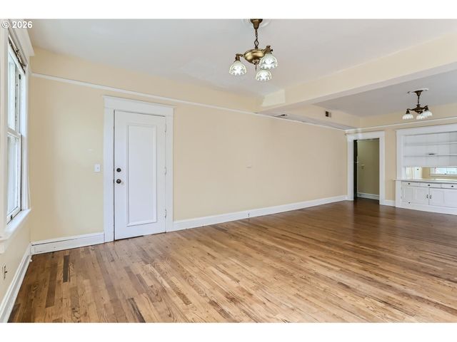 2167 Sw YAMHILL St, Portland, OR 97035