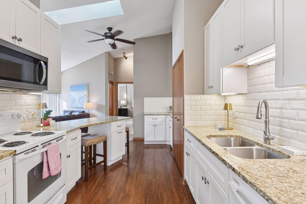 5524 Bimini Drive, Minnetonka, MN 55343