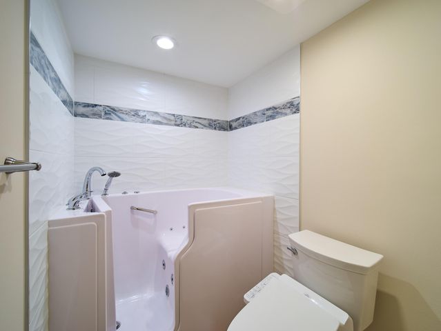 1101 Pinecrest Circle E, Jupiter, FL 33458