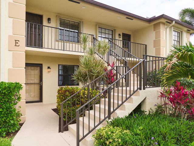 1101 Pinecrest Circle E, Jupiter, FL 33458