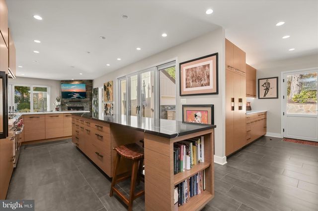 668 BROADWATER WAY, Gibson Island, MD 21056