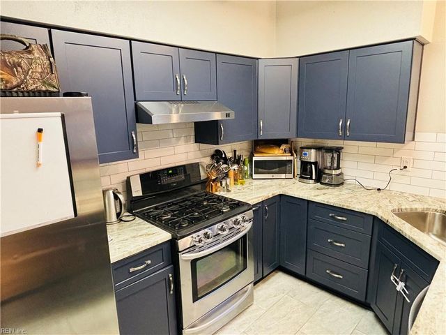 846 South Lake CIR, Chesapeake, VA 23322