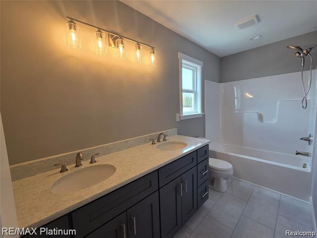13104 Stony Brook Pass, Fenton Charter Township, MI 48451