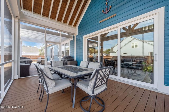 753 Crown Pointe Drive, Hampstead, NC 28443