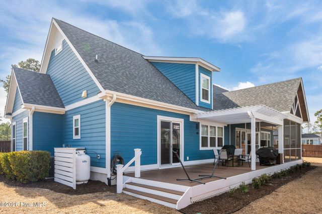 753 Crown Pointe Drive, Hampstead, NC 28443