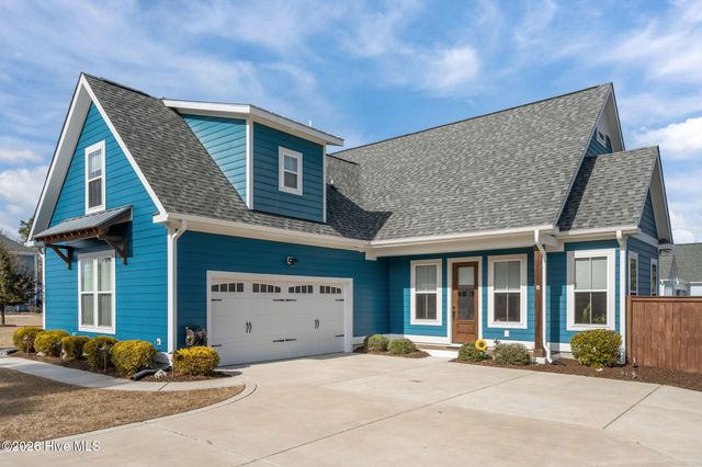 753 Crown Pointe Drive, Hampstead, NC 28443