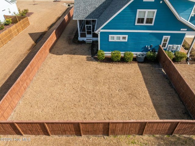 753 Crown Pointe Drive, Hampstead, NC 28443