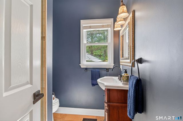 10 Yogananda Street, Newtown, CT 06482