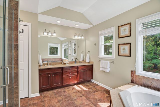 10 Yogananda Street, Newtown, CT 06482