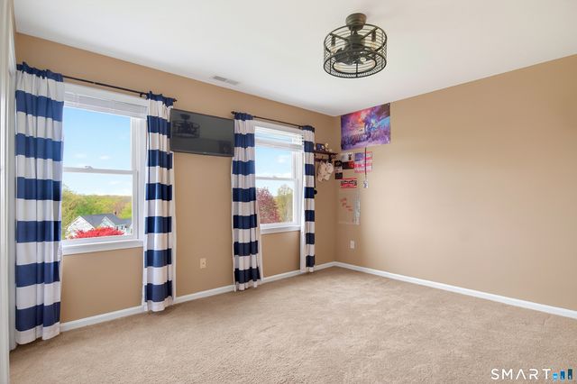 10 Yogananda Street, Newtown, CT 06482