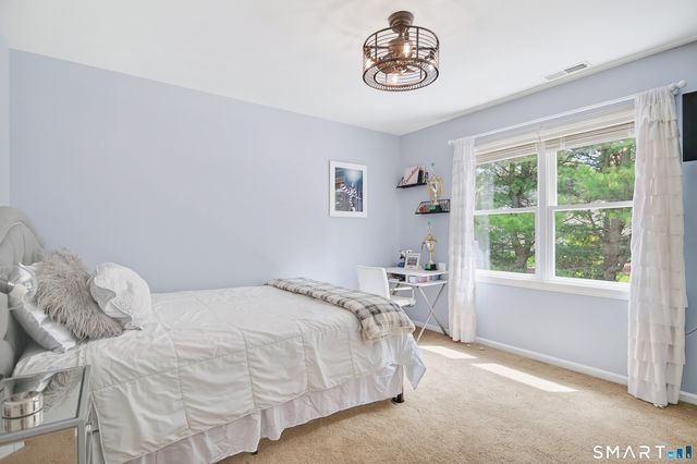 10 Yogananda Street, Newtown, CT 06482