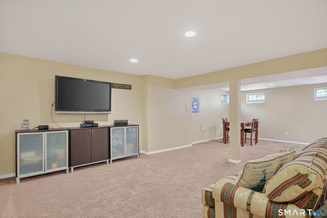 10 Yogananda Street, Newtown, CT 06482