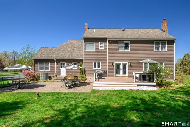 10 Yogananda Street, Newtown, CT 06482