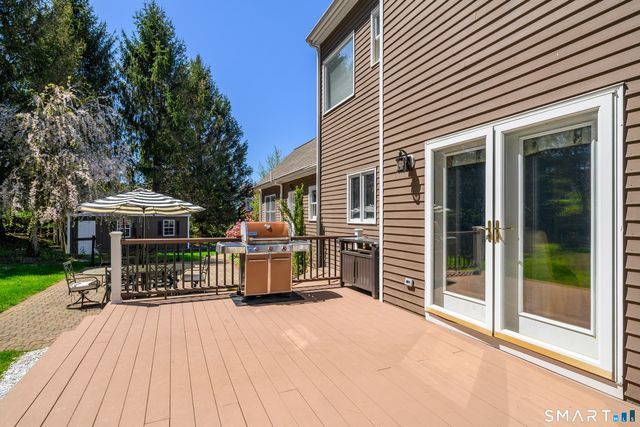 10 Yogananda Street, Newtown, CT 06482