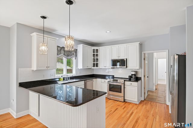 10 Yogananda Street, Newtown, CT 06482