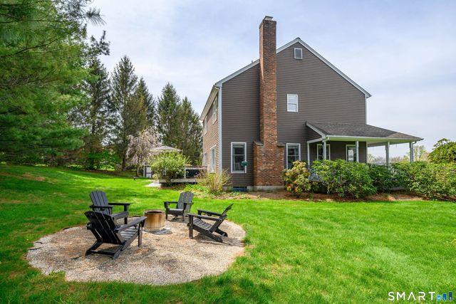 10 Yogananda Street, Newtown, CT 06482