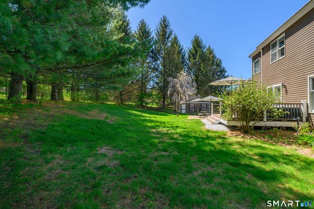 10 Yogananda Street, Newtown, CT 06482