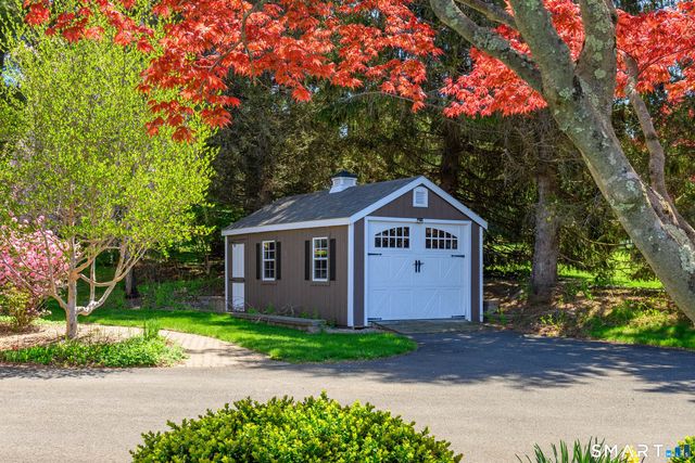 10 Yogananda Street, Newtown, CT 06482